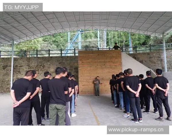 普理查德揭露训练营对抗激烈程度颈部血痕见证战斗般的拼搏精神 普理查德揭露训练营对抗激烈程度颈部血痕见证战斗般的拼搏精神