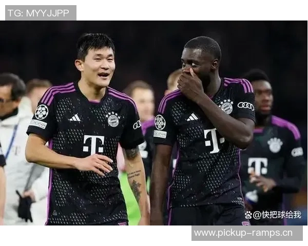 拜仁球员齐聚慕尼黑啤酒节伊藤洋辉与金玟哉同框亮相 拜仁球员齐聚慕尼黑啤酒节伊藤洋辉与金玟哉同框亮相