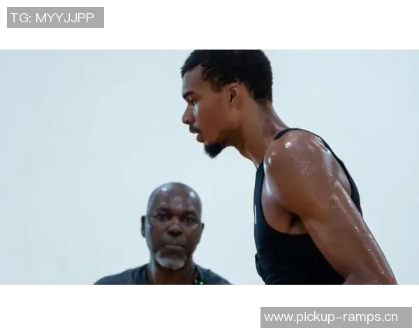 奥拉朱旺称赞文班独特投篮技巧难以防守旋转多样性令人惊叹 奥拉朱旺称赞文班独特投篮技巧难以防守旋转多样性令人惊叹