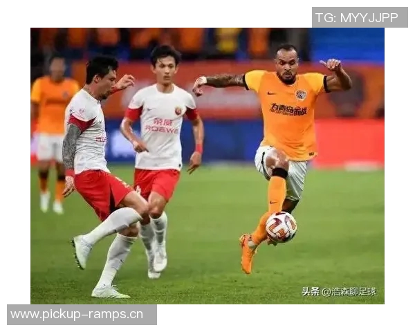 青岛海牛与上海海港激战正酣2025中超联赛第27轮精彩回顾