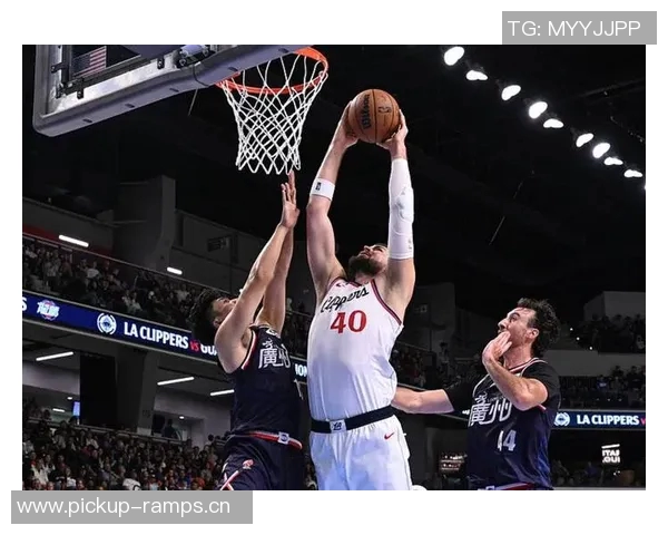 保罗状态下滑14分钟未得分助攻抢断表现平平快攻空篮遭封盖