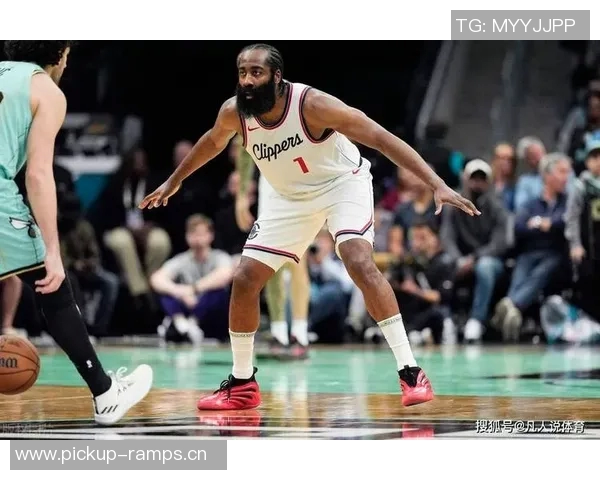 快船虽败犹荣哈登助力球队在场上逆转赢得小胜 快船虽败犹荣哈登助力球队在场上逆转赢得小胜