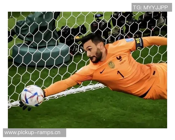 博安禁区手球送点洛里38岁高龄神勇扑救抱住点球