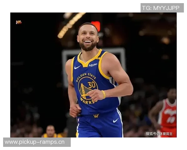 库里盛赞巴特勒训练赛表现出色攻防两端展现统治力