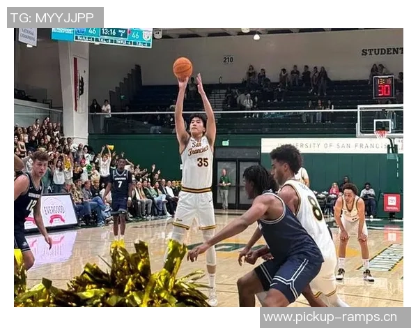 王俊杰替补表现出色NCAA常规赛22分钟贡献9分3篮板