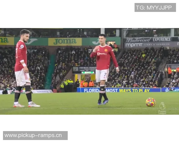 戴维近距离射门遭封堵麦肯尼头球抢点再遭扑救无缘进球